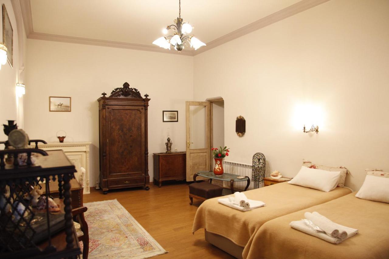 Art House Petunia Apartment