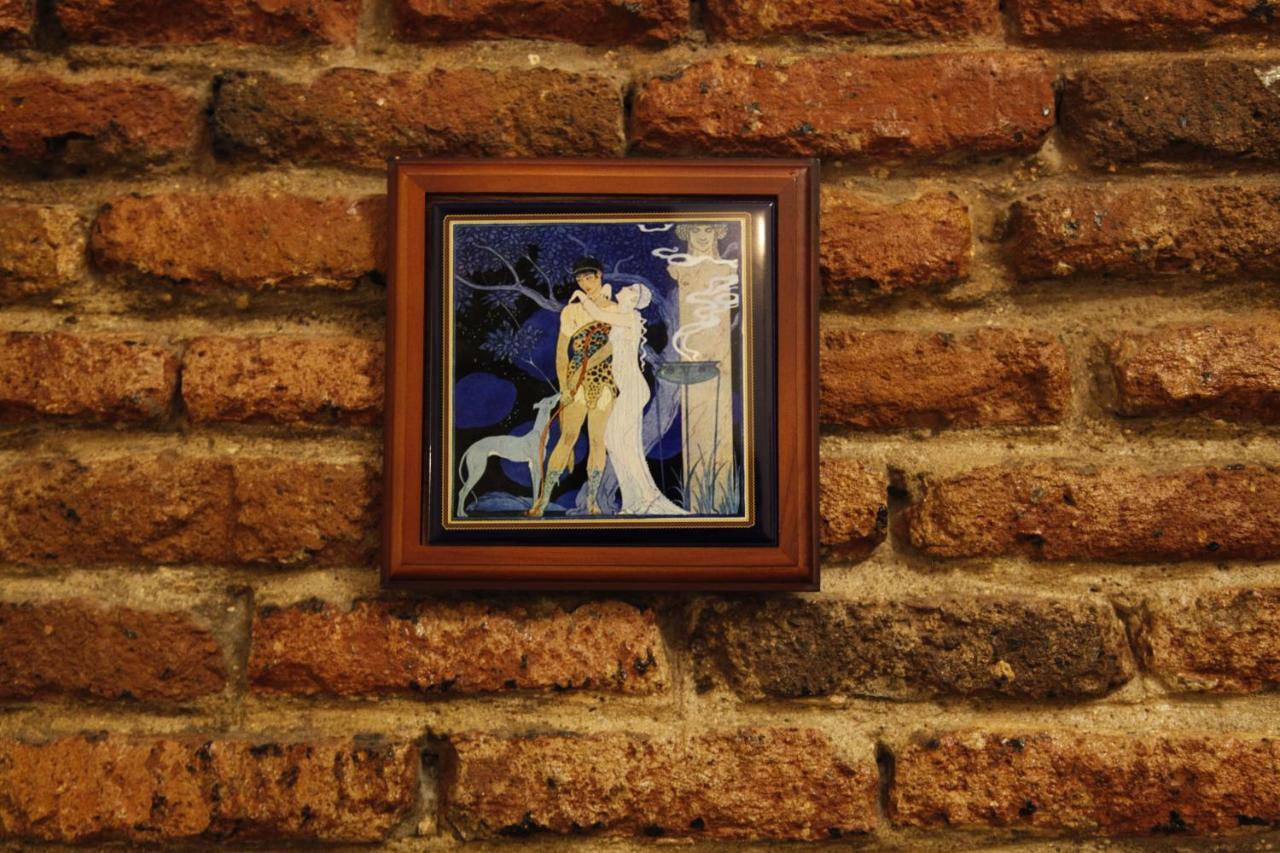 Apartment Art House Petunia