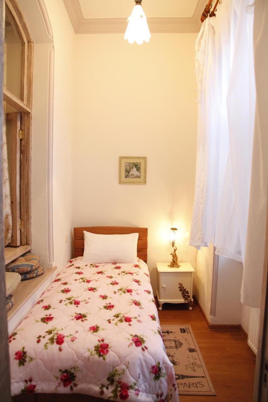 Art House Petunia Apartment *